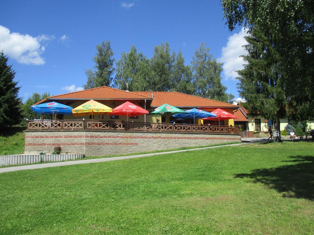 Kemp Lipno - Jenisov Hotel ฮอร์นี ปลานา ภายนอก รูปภาพ